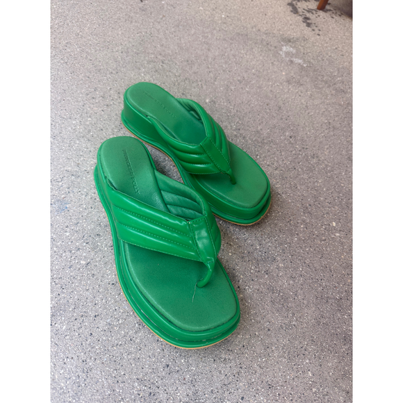 Princess Polly Shoes - PRINCESS POLLY PLATFORM FLIP FLOPS in Green